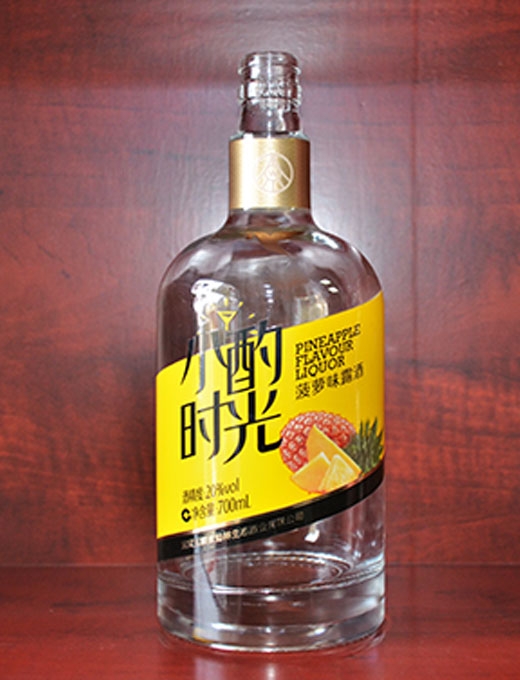 玻璃烤花酒瓶在貼花過(guò)程中注意事項(xiàng)！